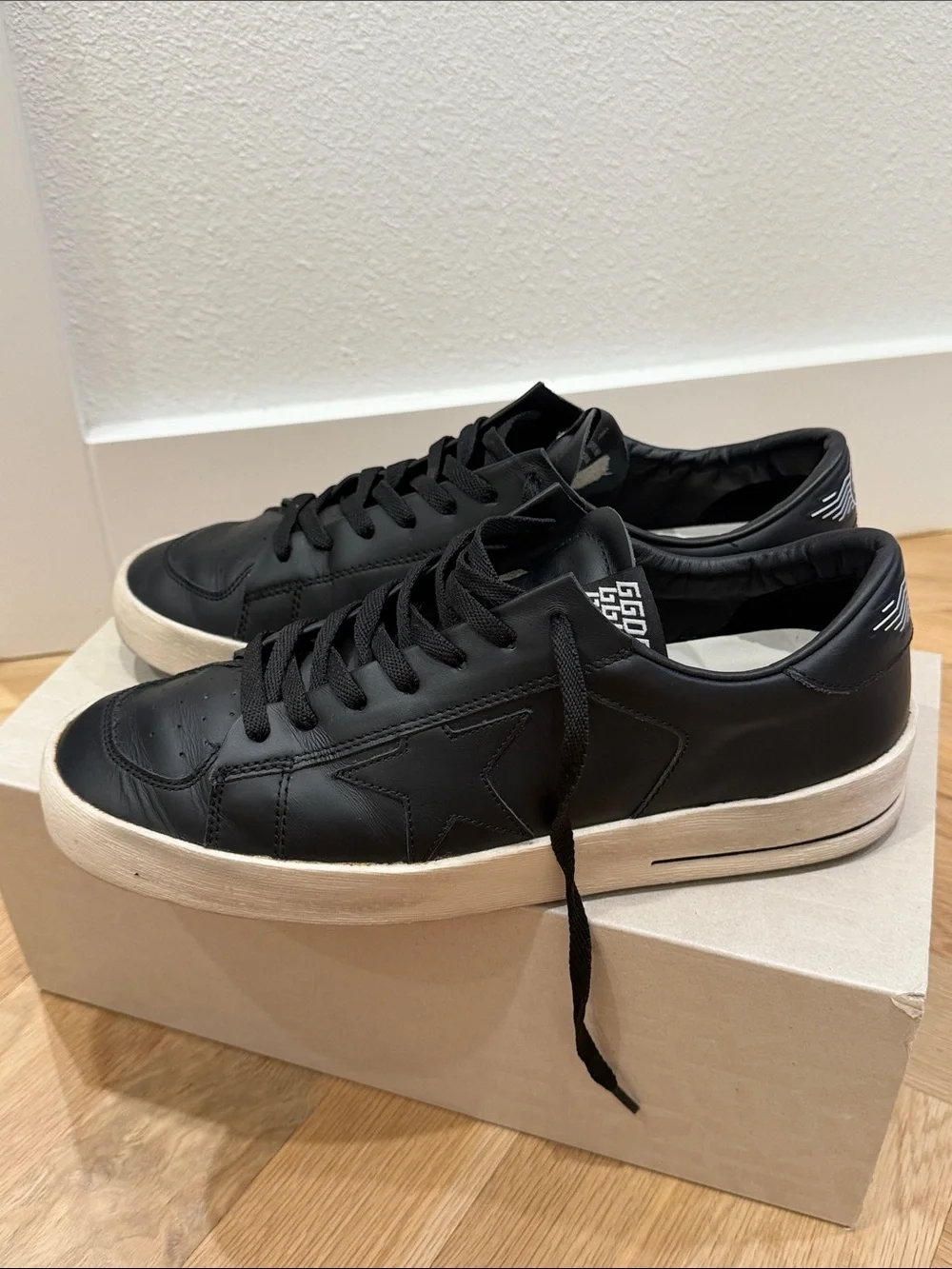 Golden Goose Stardan Men’s Black Leather Low-Top Sneakers size 44